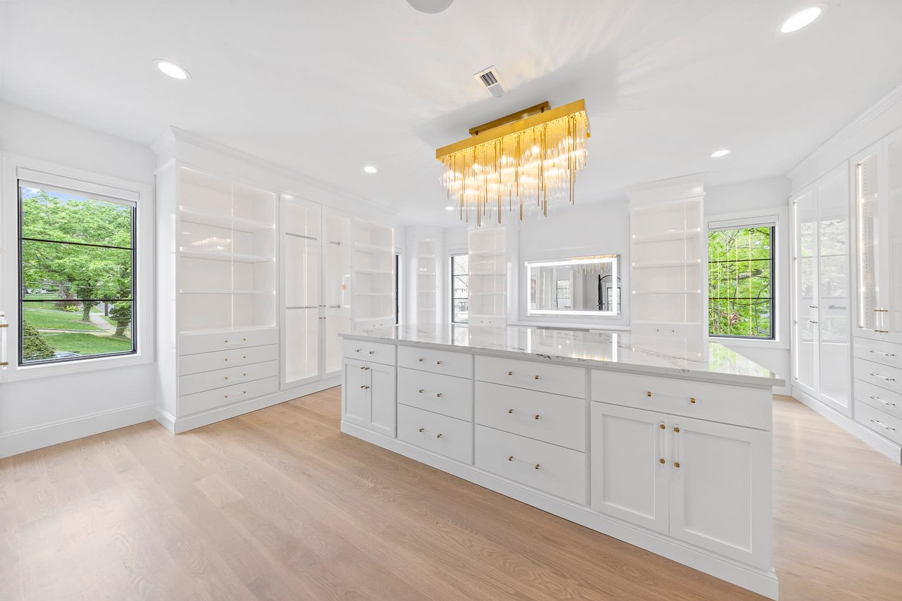 36 Gilbert Ave., Paramus, NJ