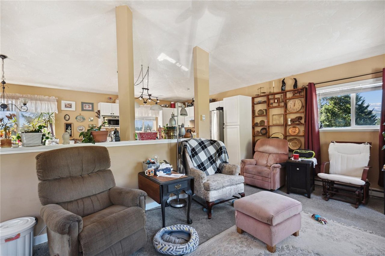 305 Lake Park Rd, Lake Cowichan