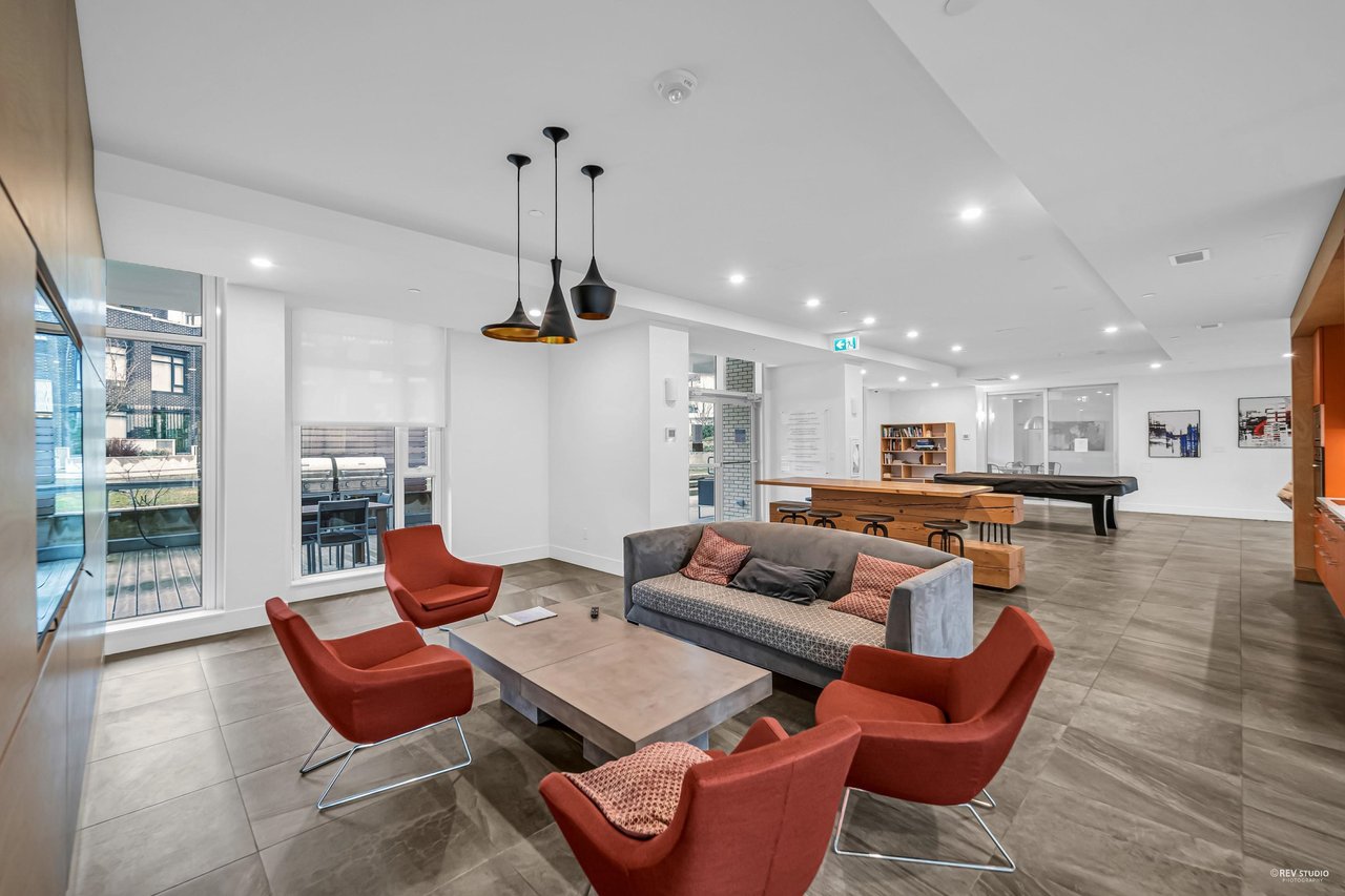 1212-285 E 10th Ave