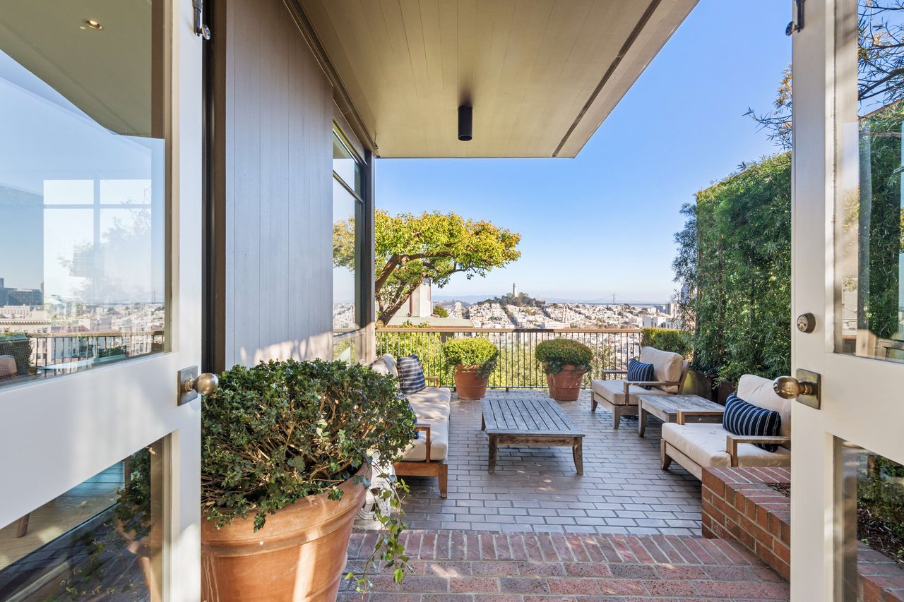 3,700sf+ Three Bedroom Condo With East Bay Views
