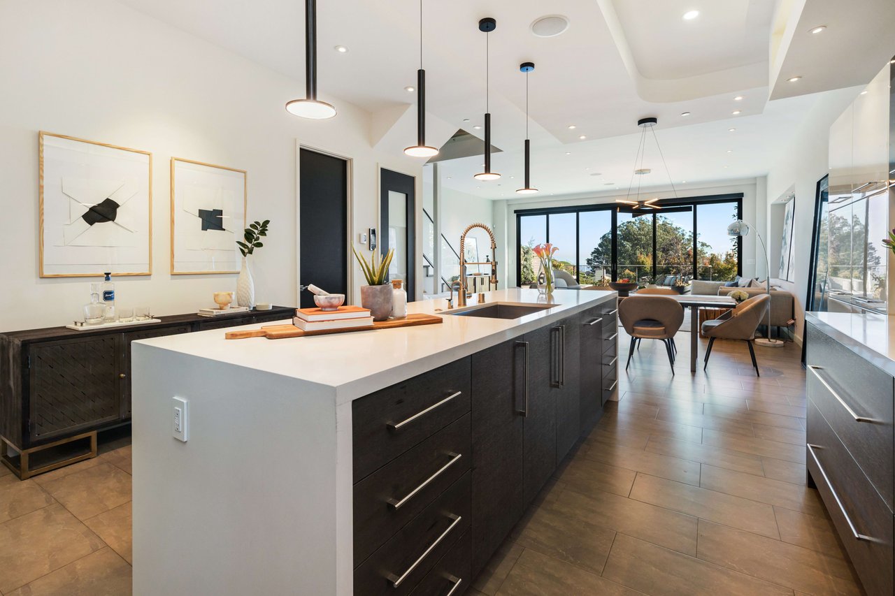 457 Buena Vista East