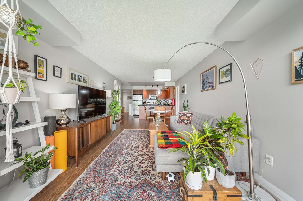 15 Stafford Street #401