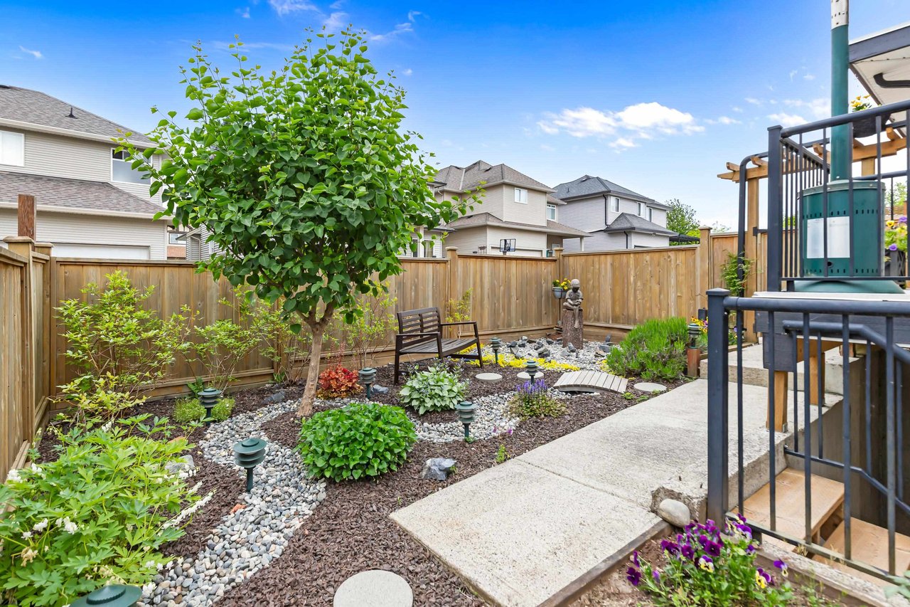 18979 70 Ave