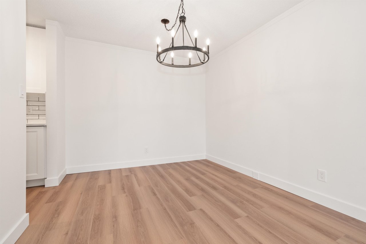 307-9080 Mary St