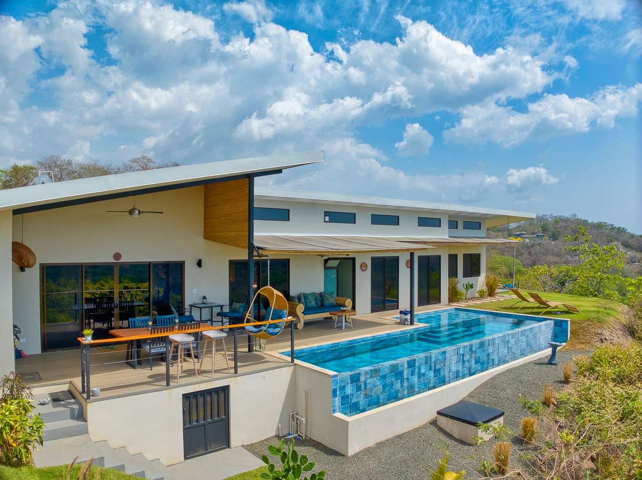 Finca Toltec | Majestic Mountaintop Ocean View Home + 4 Casitas | Ideal Retreat Centre!