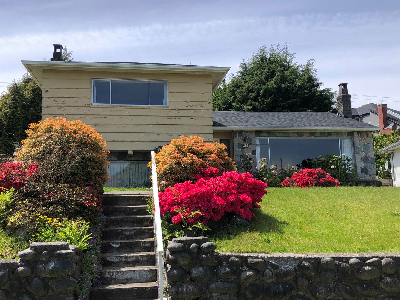 2638 Edgar Cres