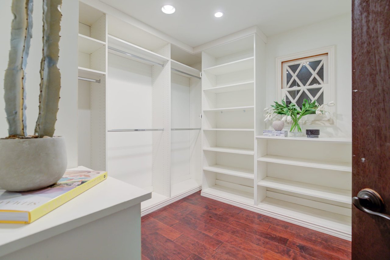 2796 Hollyridge