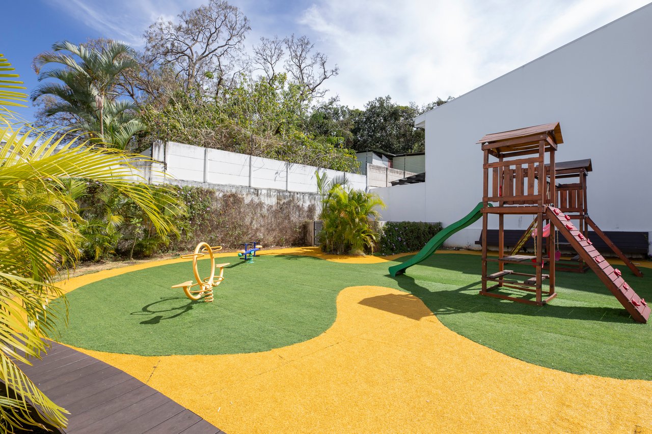 Private Pool Turnkey Condo, Santa Ana, San Jose