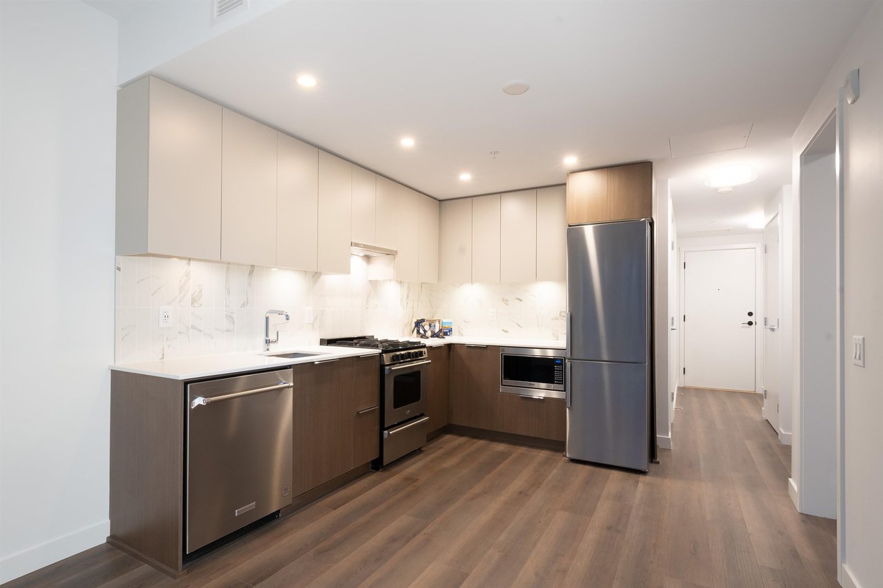 216-645 Como Lake Avenue, Coquitlam