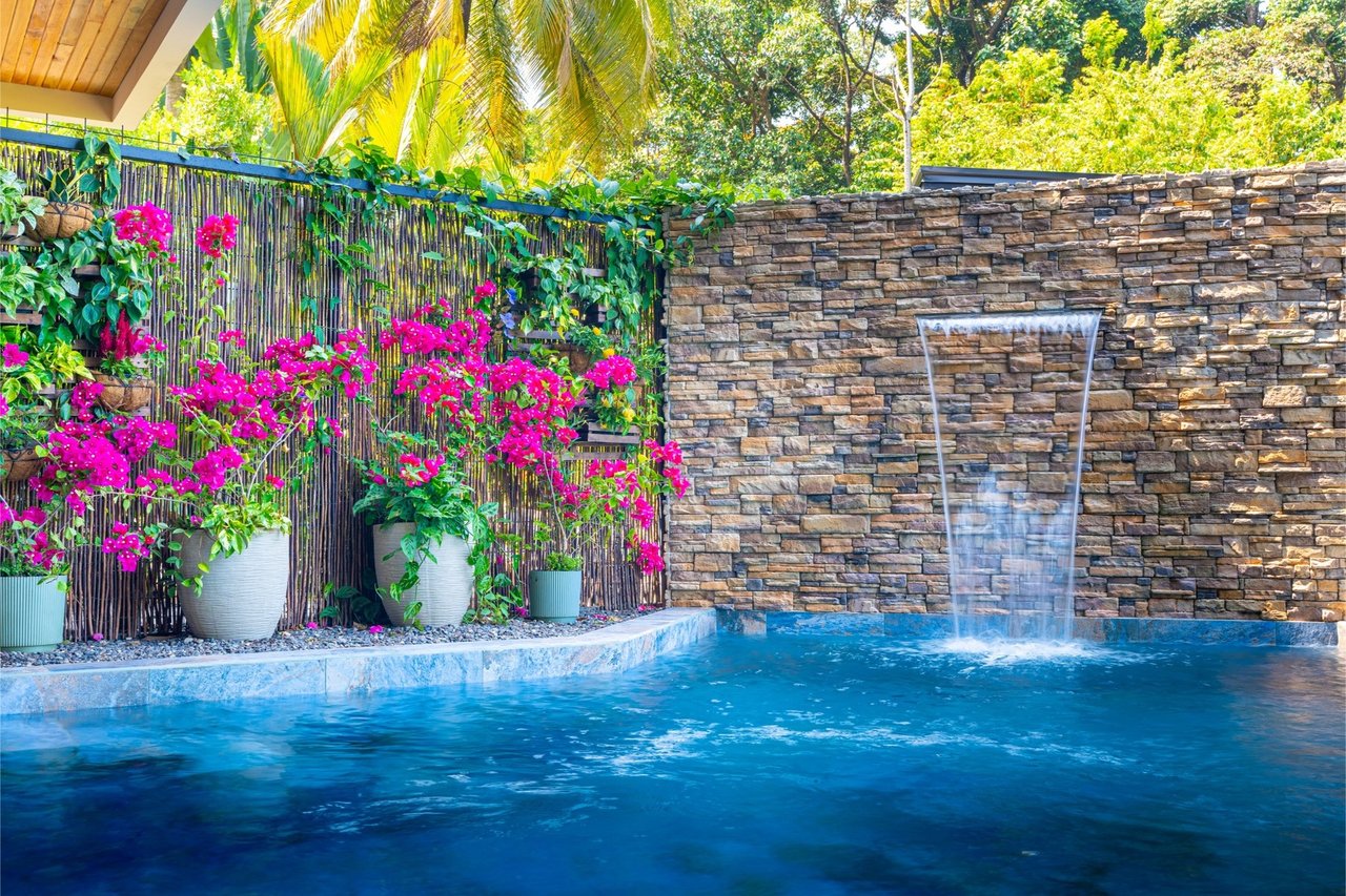 Modern Tropical Infinity Pool Home, Dominical, Puntarenas