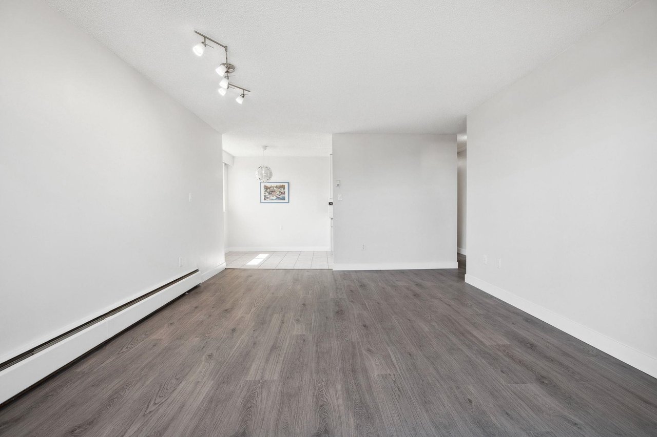 205-371 Ellesmere Avenue, Burnaby