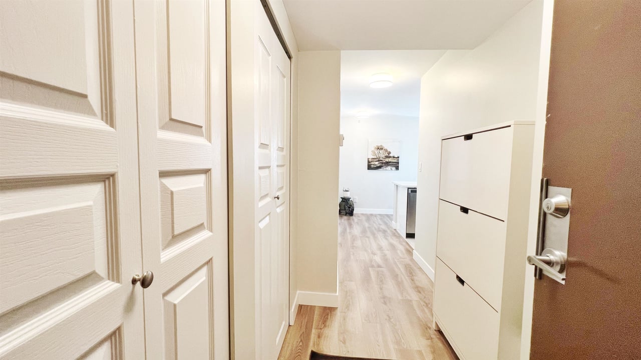 905-3438 Vanness Ave