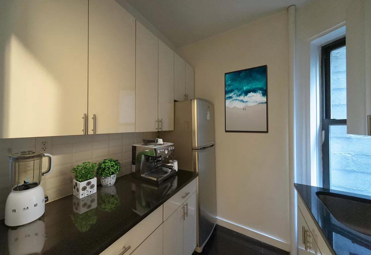 210 East 38th Street, Apt 5-D