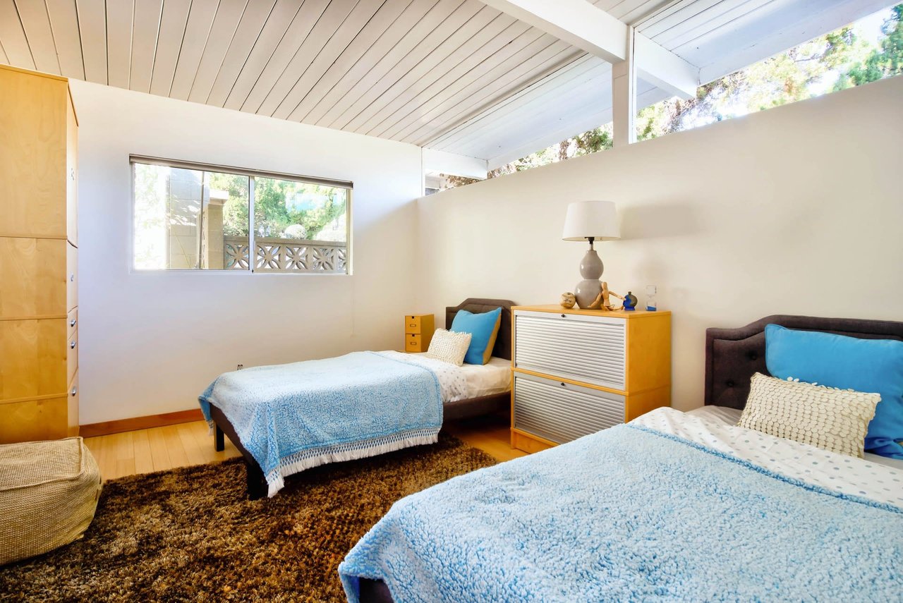 5025 OCEAN VIEW