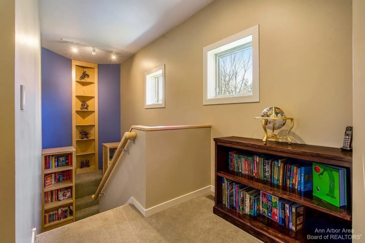 2566 Thornapple Drive, Ann Arbor, MI 48103