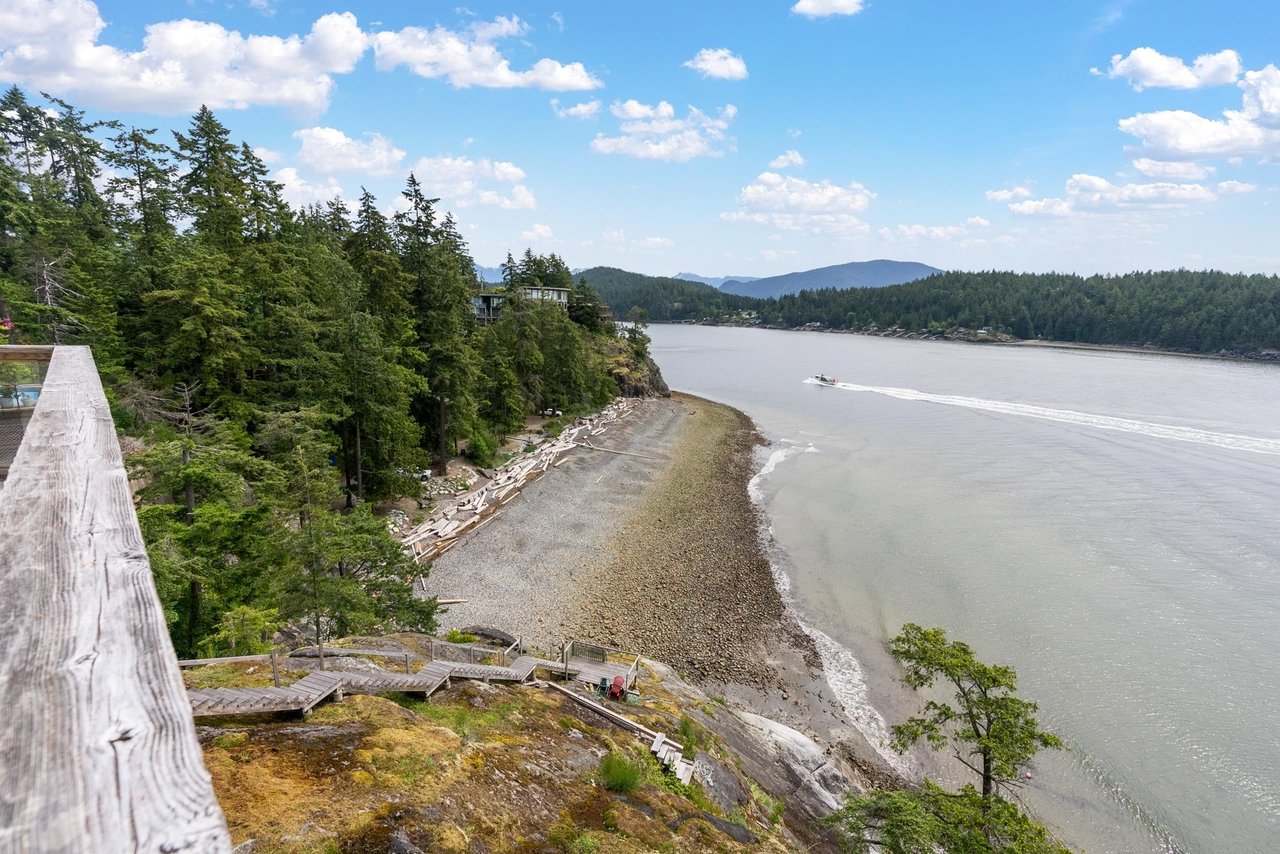280 Arbutus Reach Rd