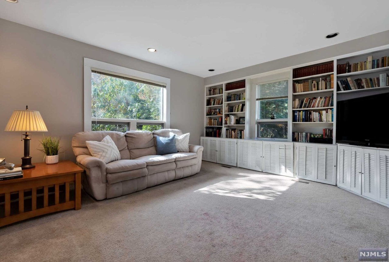 111 Arlton Ave