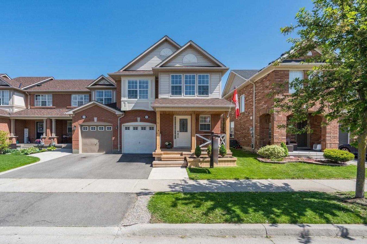 1574 Cartwright Cres