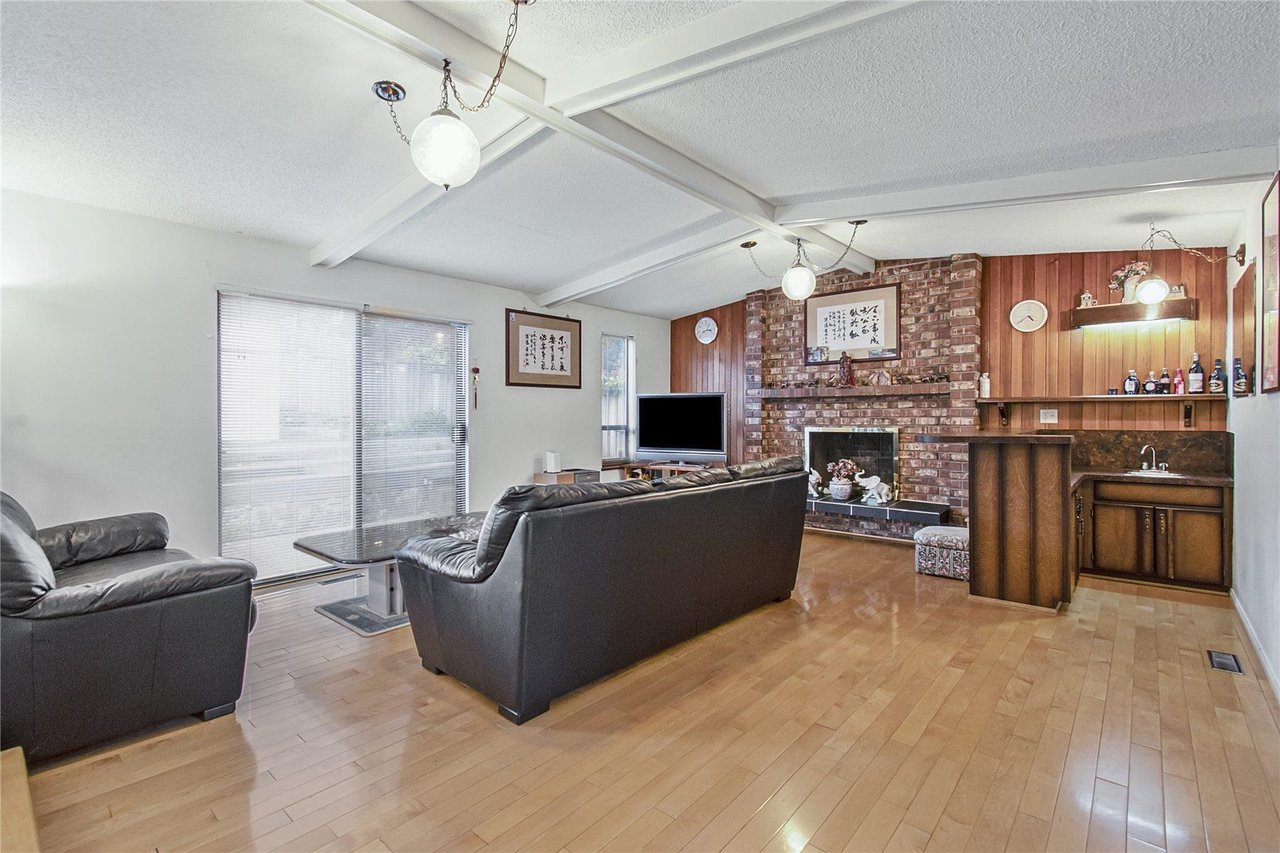 2920 Camrose Dr