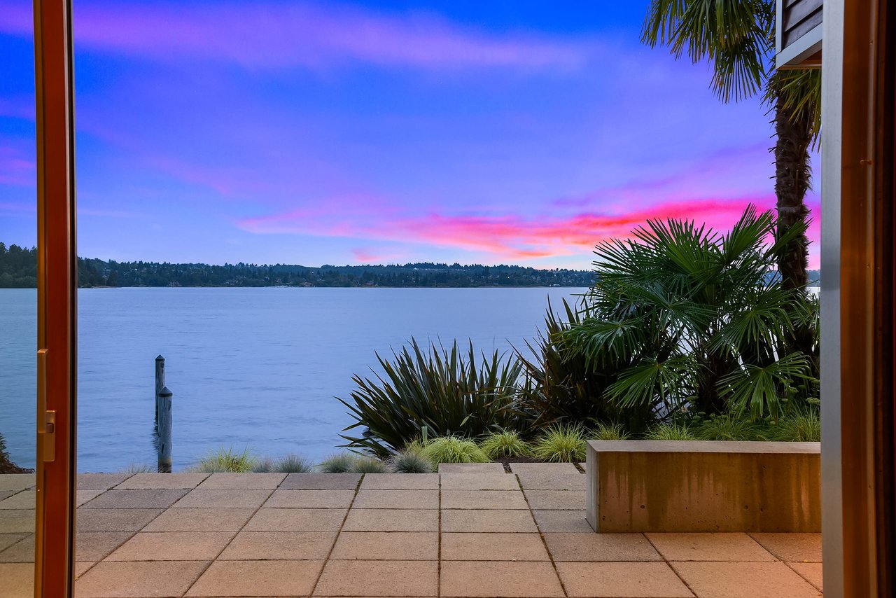 A Prized Residence on Mercer Island