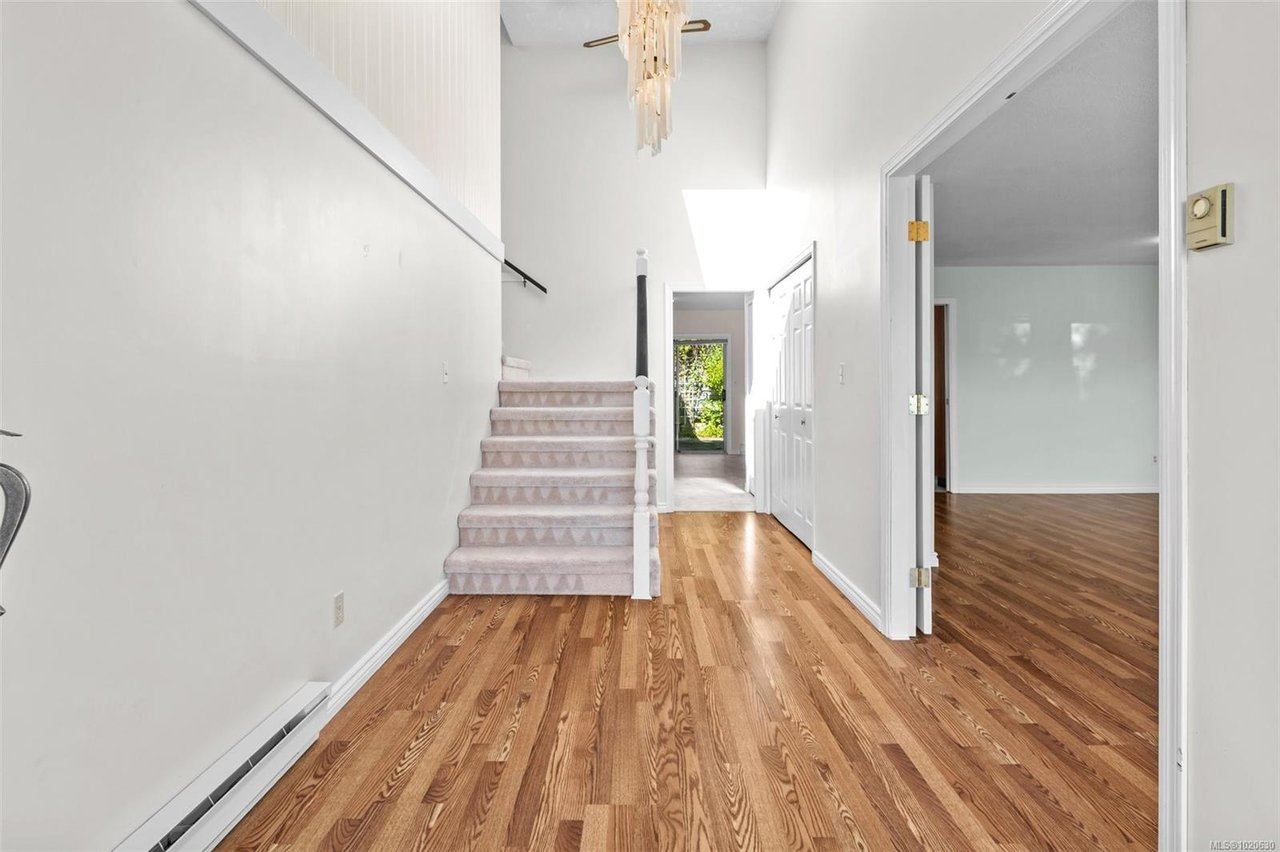 4243 Panorama Dr