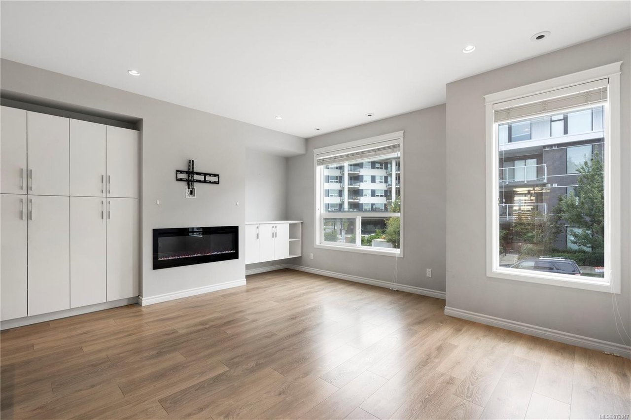 921 Whirlaway Cres