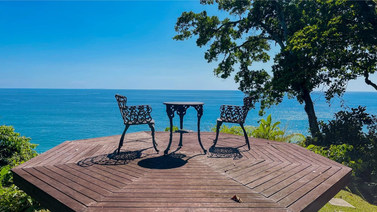 Colonial Oceanfront Estate, Dominical, Puntarenas