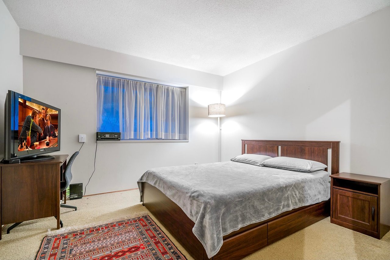 209 Rondoval Cres