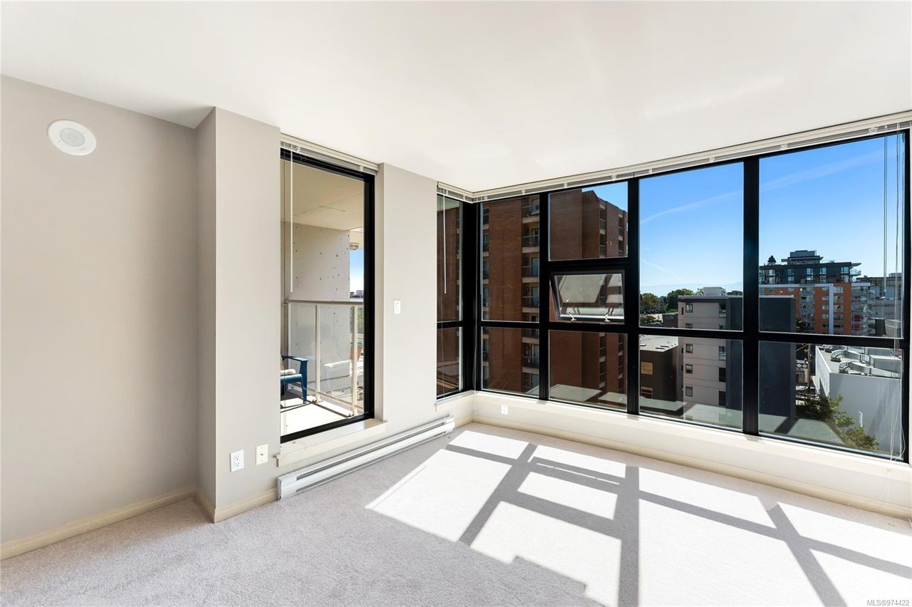 705-860 View St