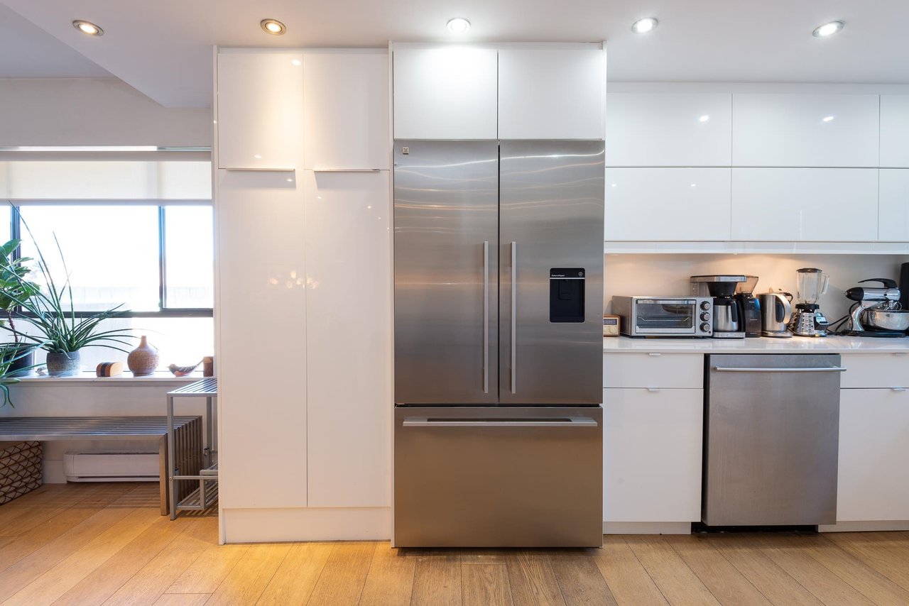301-1337 W 10th Ave