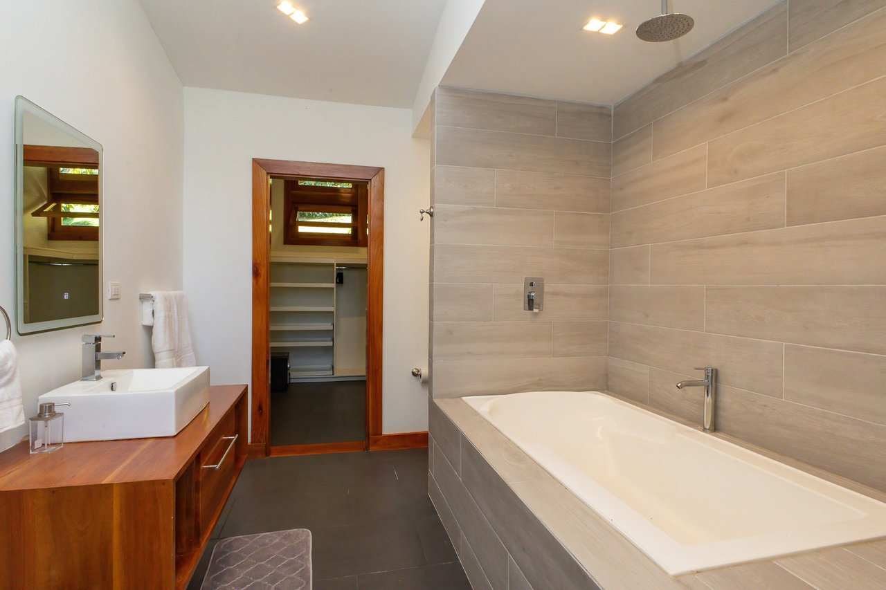 Luxurious Mountain Villa Retreat, Perez Zeledon, San Jose