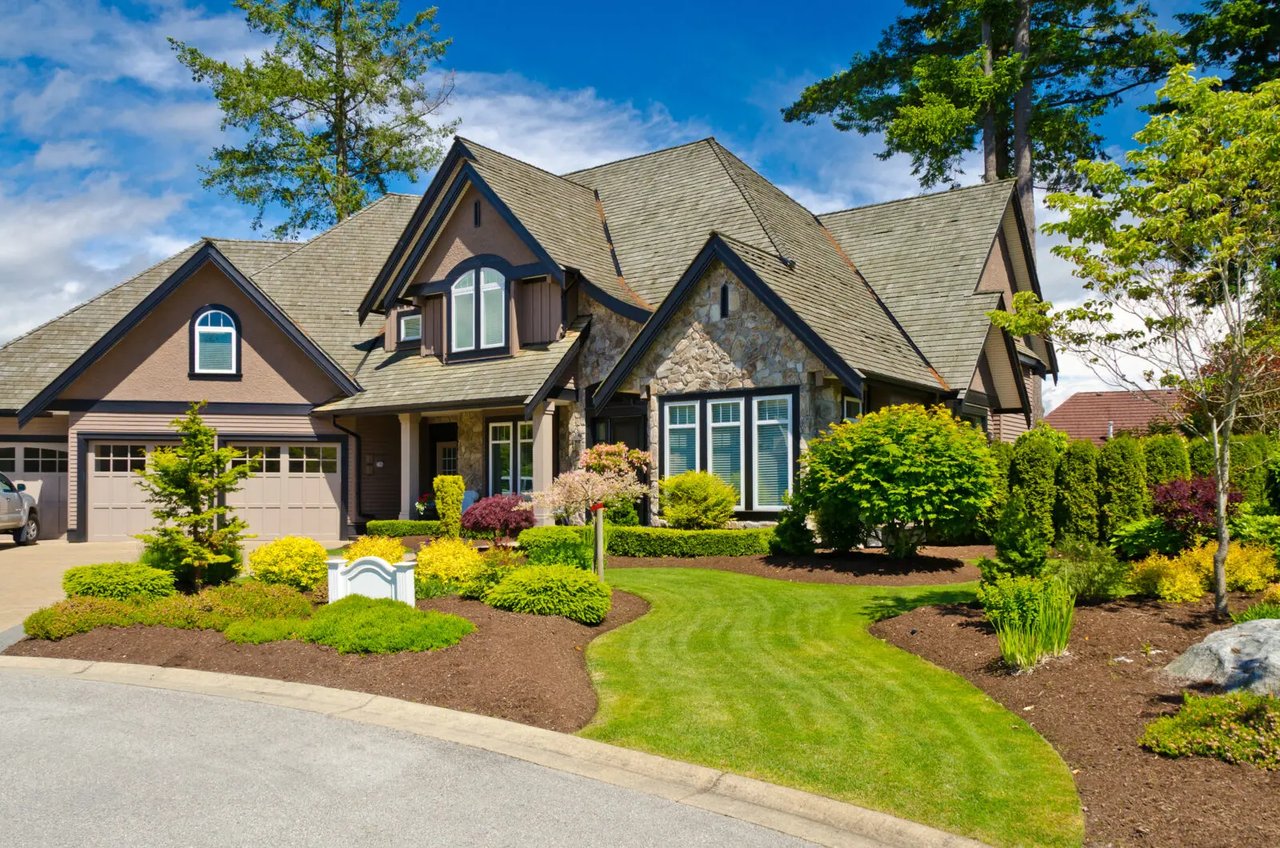 5 Outdoor Projects that Boost Curb Appeal