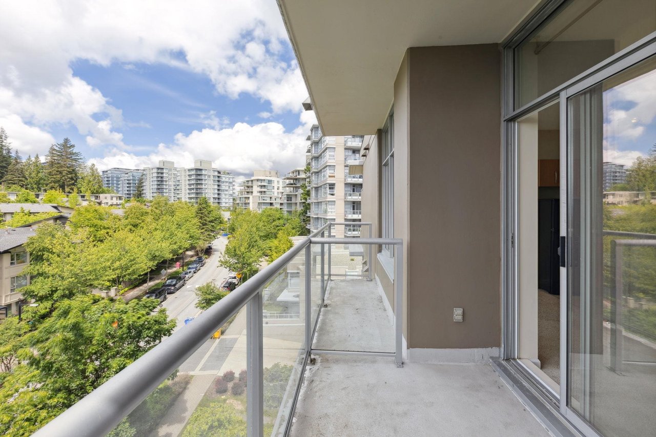 606-9288 University Cres