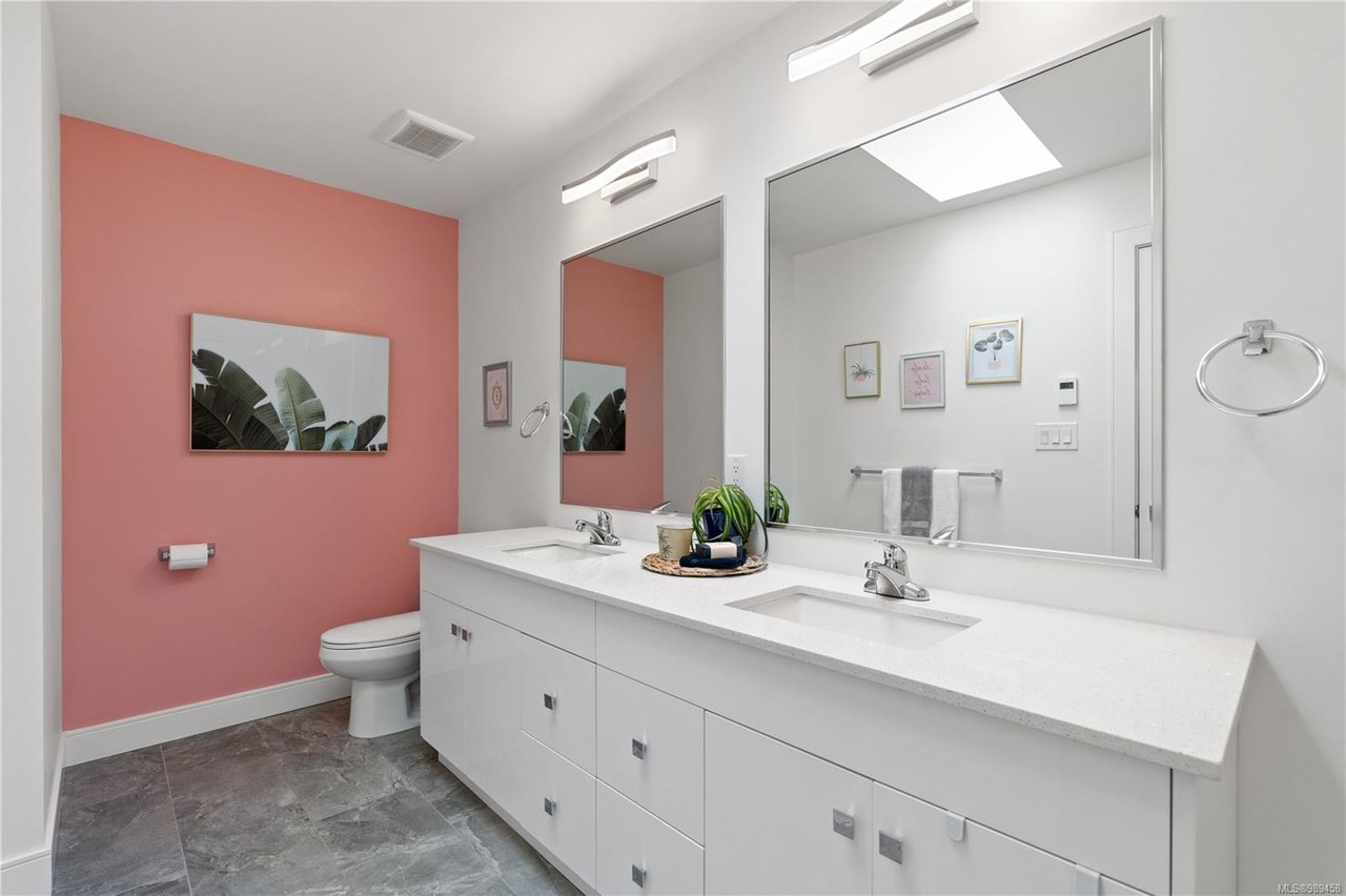 155-300 Phelps Ave