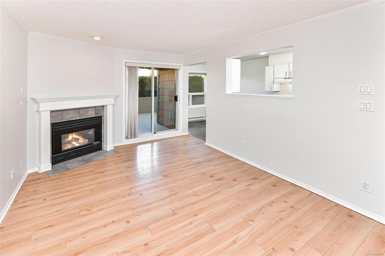 112-898 Vernon Ave, Saanich
