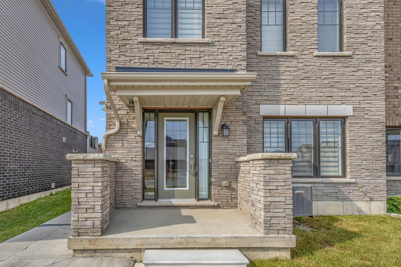 18 Bee Cres