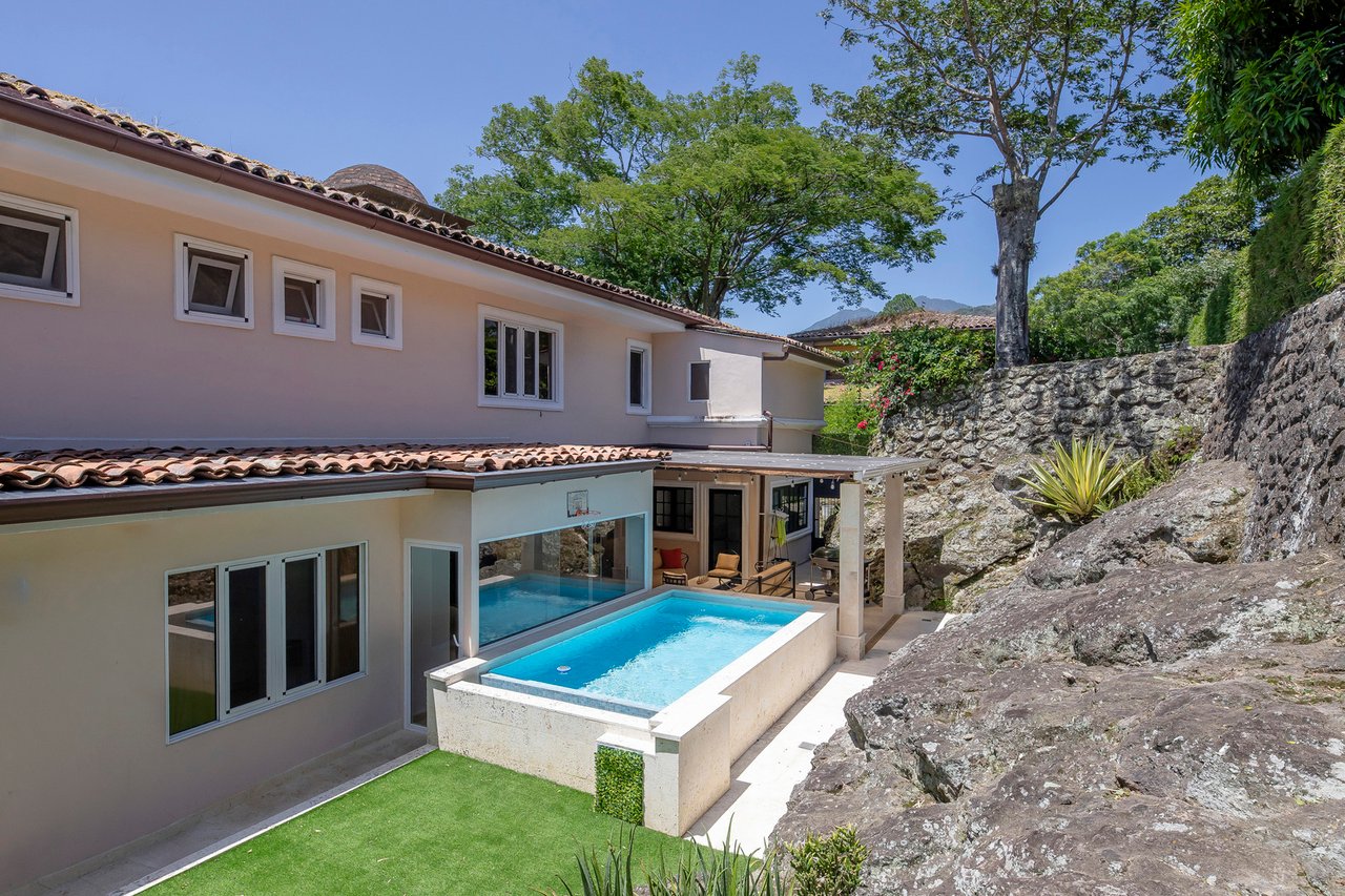 Panoramic Mediterranean Villa, Escazu, San Jose