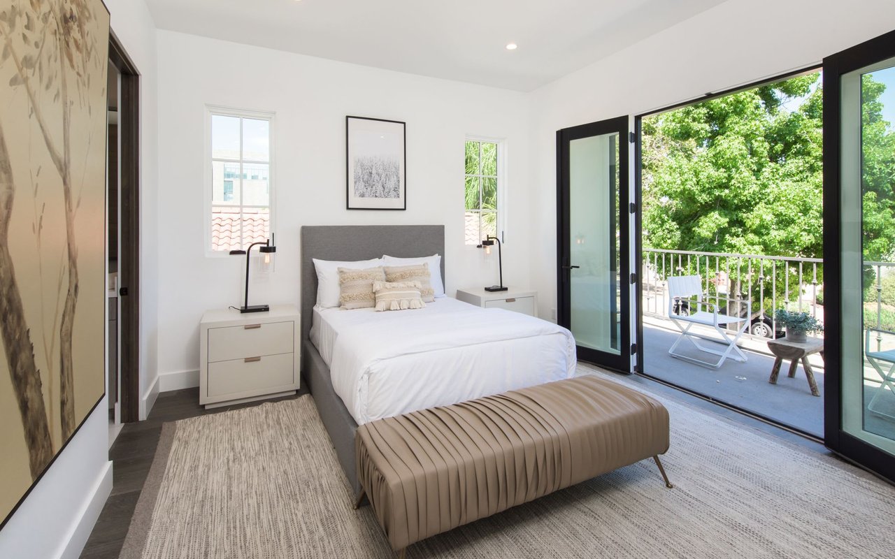 119 N La Jolla Ave