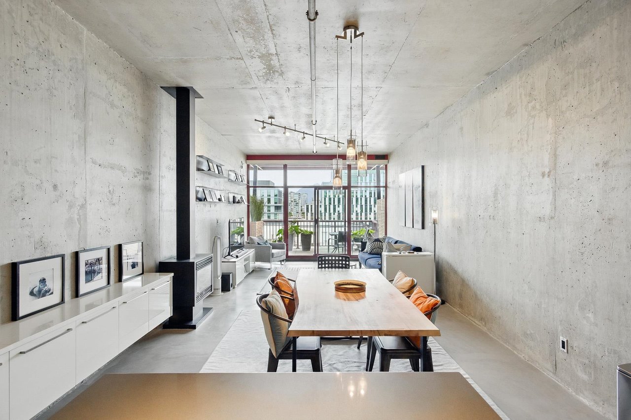 303-128 W 6th Ave