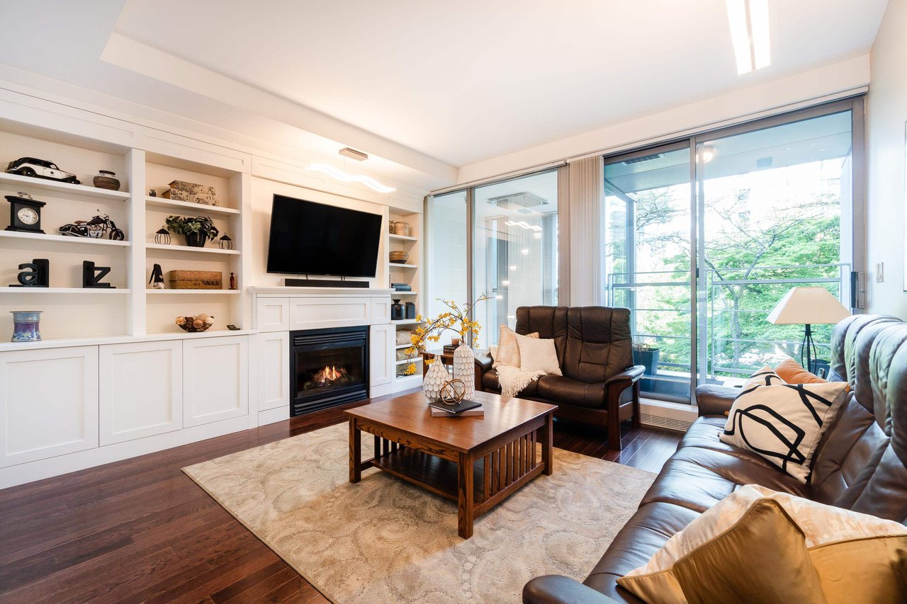 1233 Alberni St