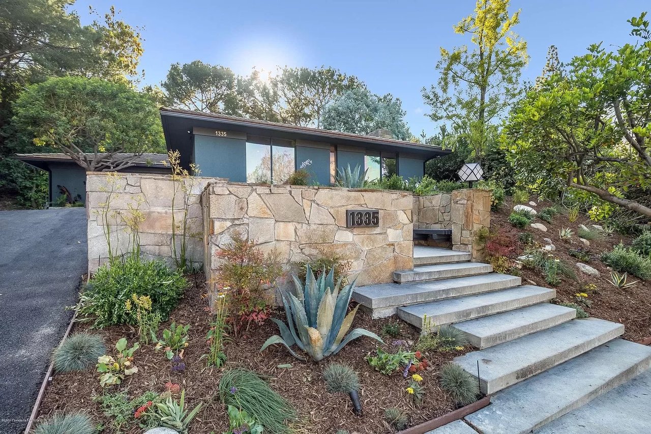 1335 Carnarvon Dr
