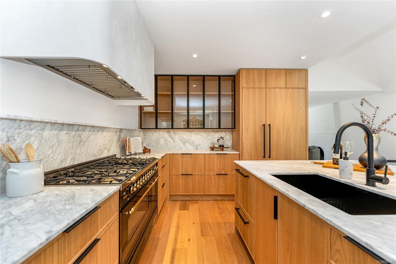 736 Falkland Rd, Oak Bay