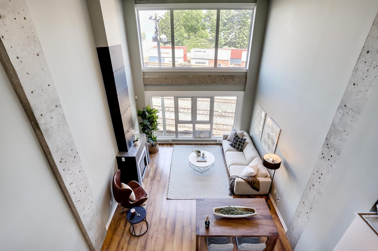 309-27 Alexander St