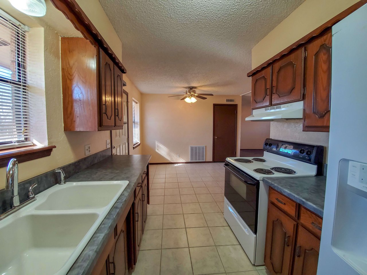 1218 Whispering Glen 