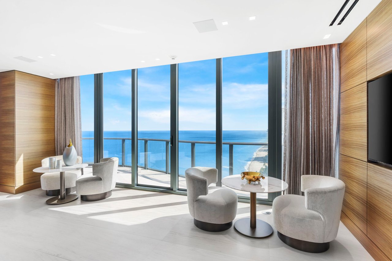 Regalia Sunny Isles PH 43