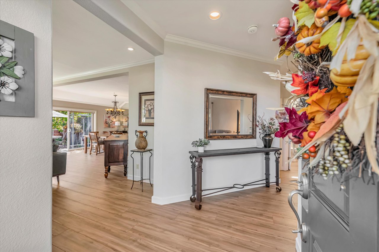 17 Crystal Creek Ct
