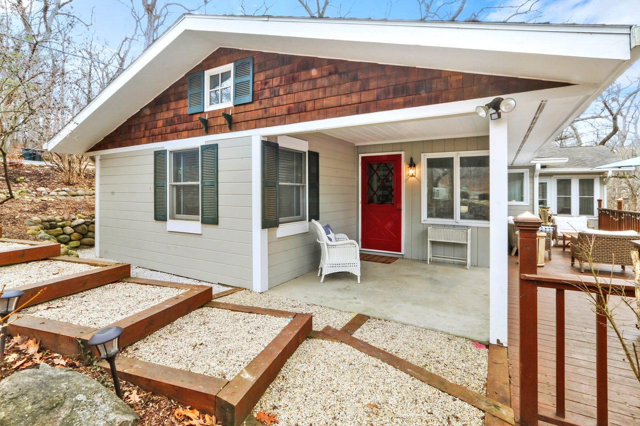 Attractive Home in Move-In Condition Walk To Lake