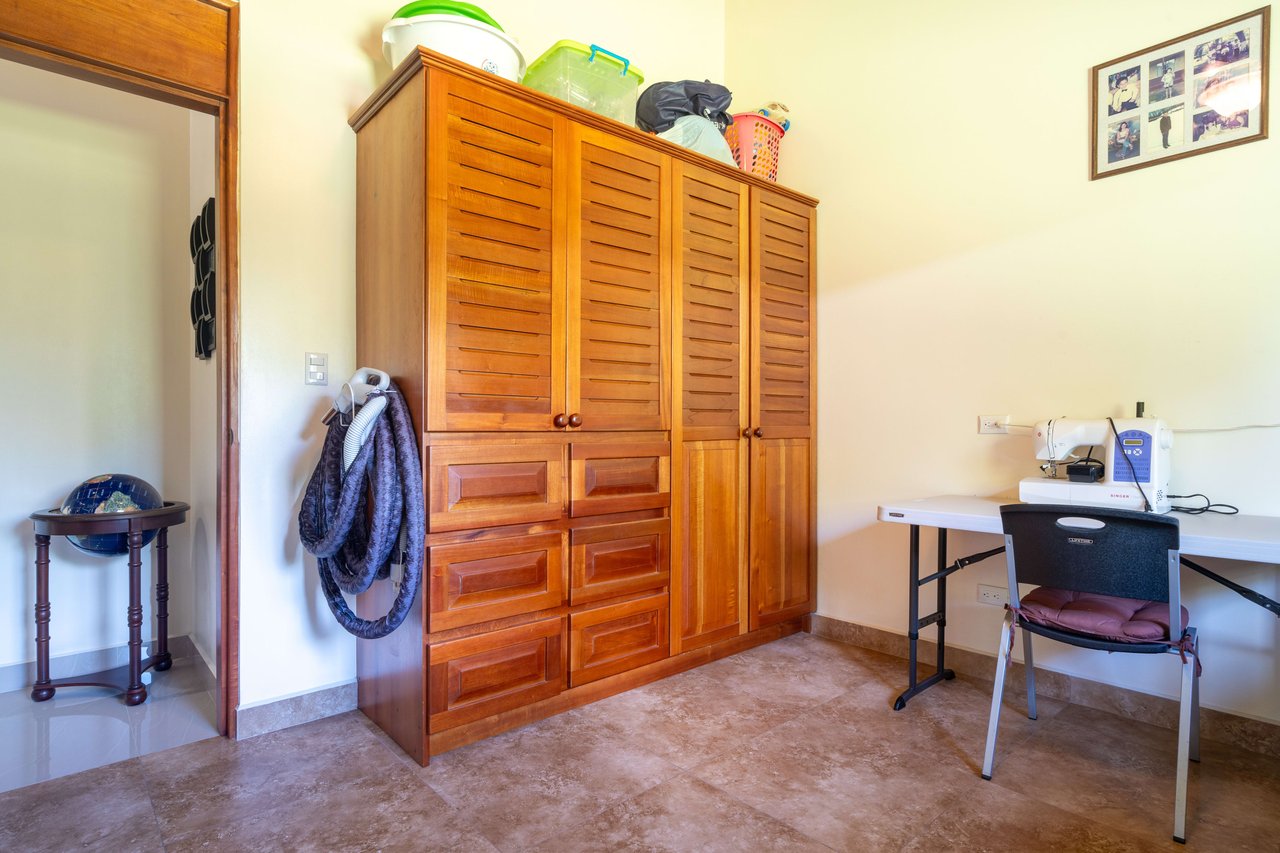 La Palma Custom Build 3 bedroom 2 bath - Prestine Condition