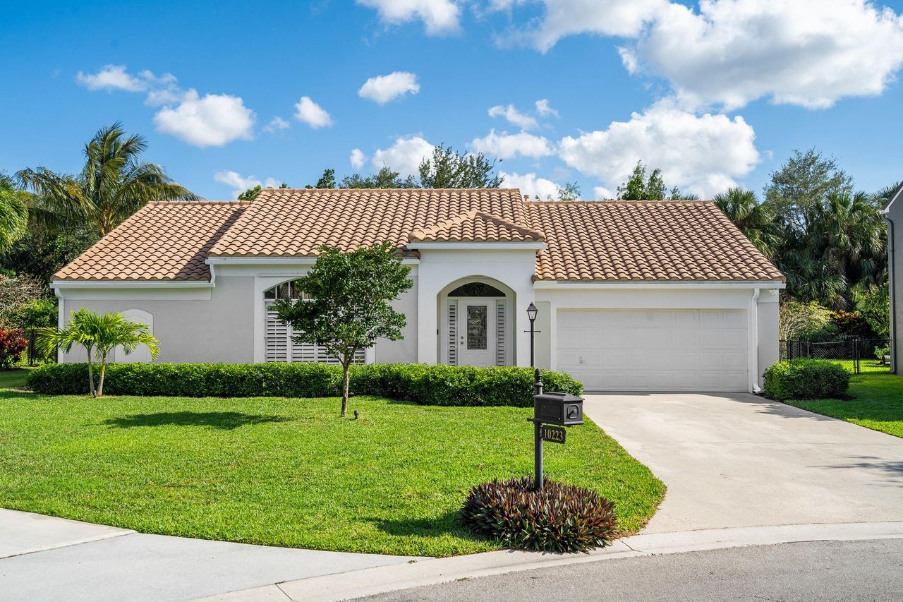 10223 Hunt Club Ln