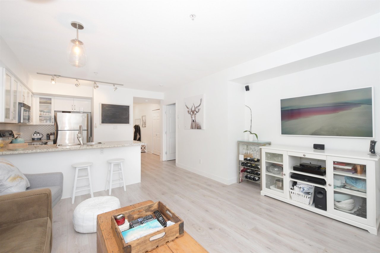 308-702 E King Edward Ave